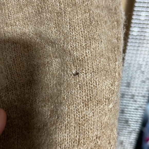 H&M V-NECK SWEATER - Picture 7 of 9